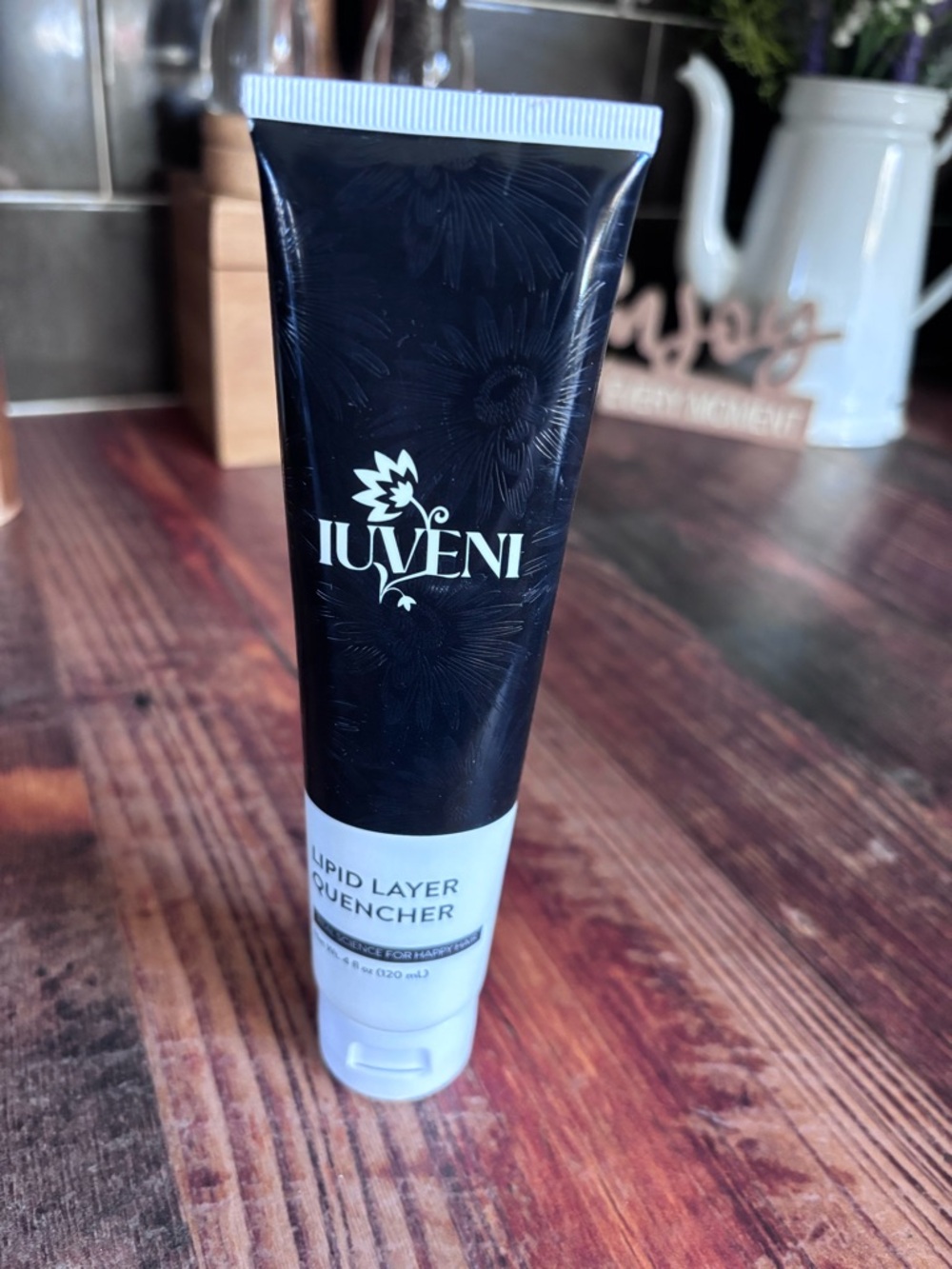 Iuveni Lipid Layer Quencher - Black & White Tube
